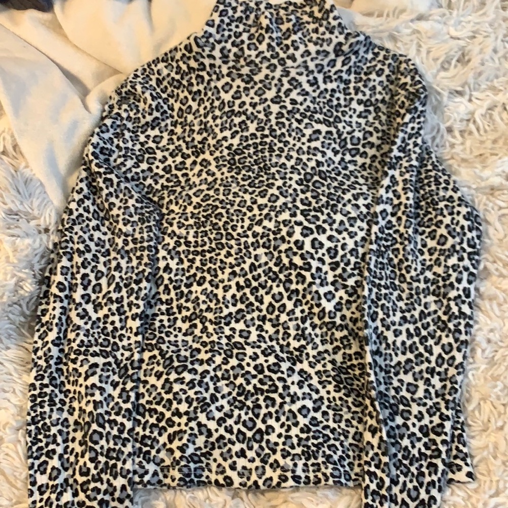 Brandy Melville Mock Turtleneck Leopard Longsleeve
